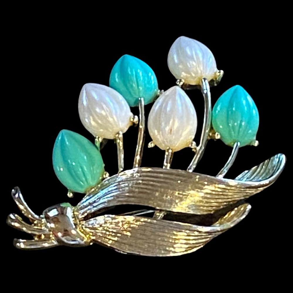 Vintage Dodds signed brooch.
